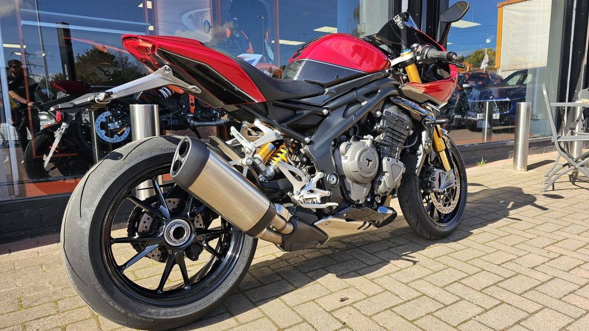 TRIUMPH SPEED TRIPLE 1200RR