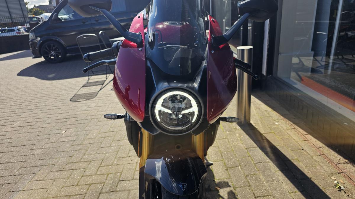 
								TRIUMPH SPEED TRIPLE 1200RR full									