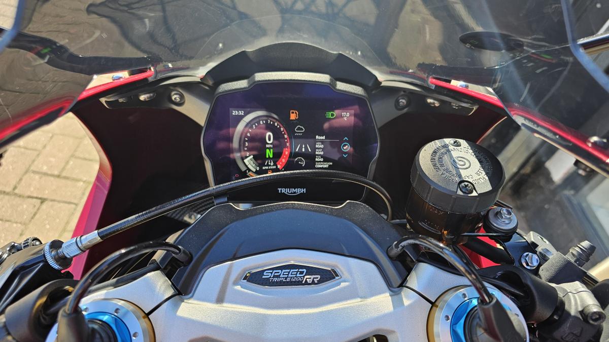 
								TRIUMPH SPEED TRIPLE 1200RR full									
