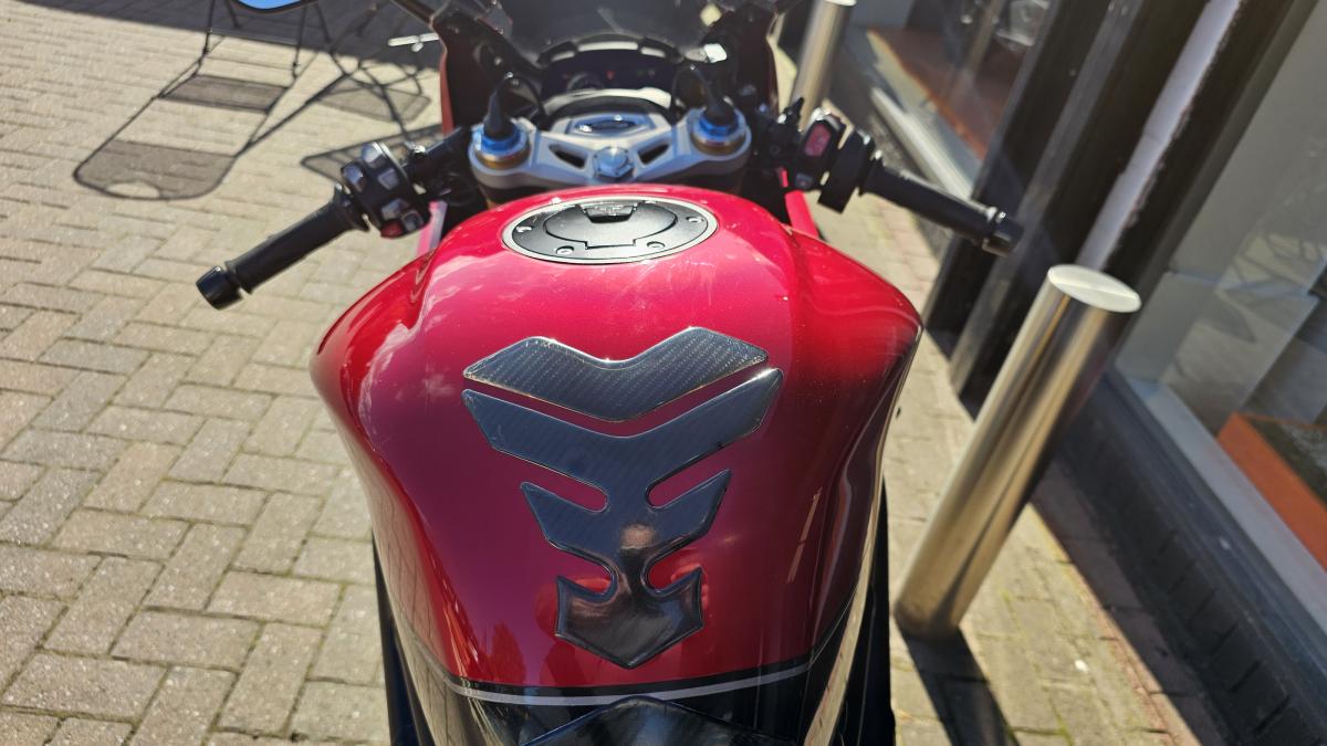 
								TRIUMPH SPEED TRIPLE 1200RR full									