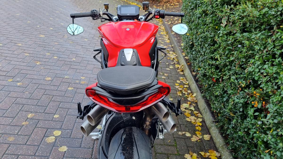 
								MV AGUSTA Brutale 1000 RS full									