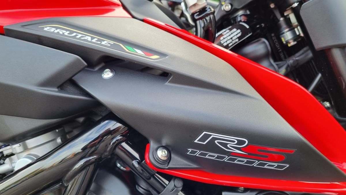 
								MV AGUSTA Brutale 1000 RS full									