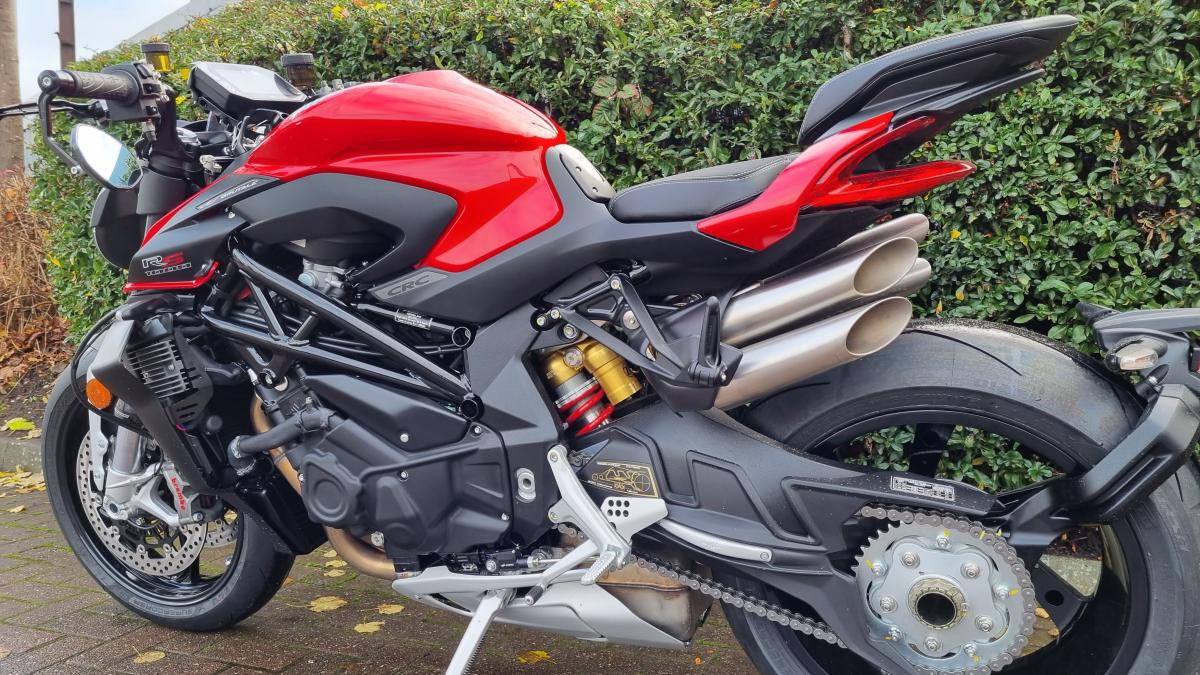 
								MV AGUSTA Brutale 1000 RS full									