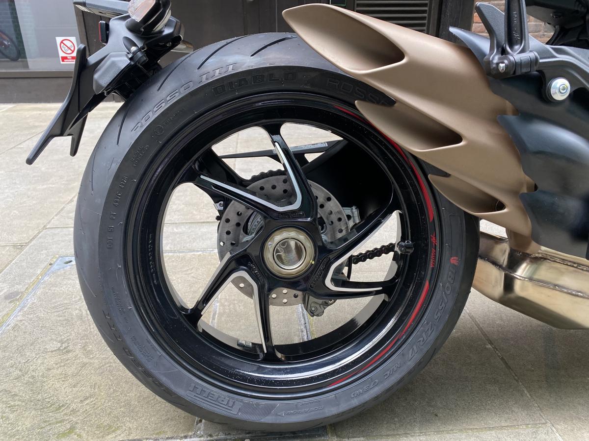 MV AGUSTA BRUTLAE RR 800 full