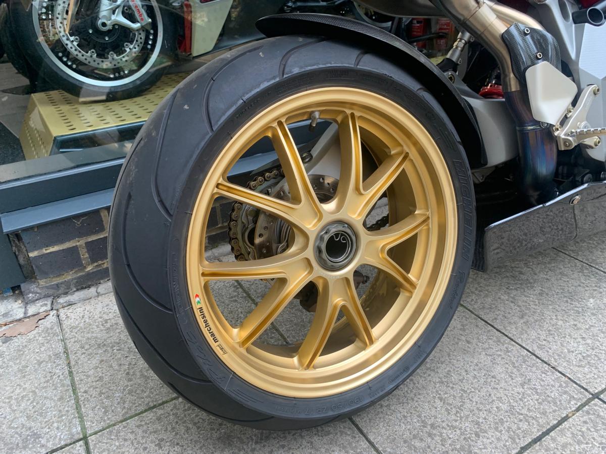 
								MV AGUSTA F4 1000 full									