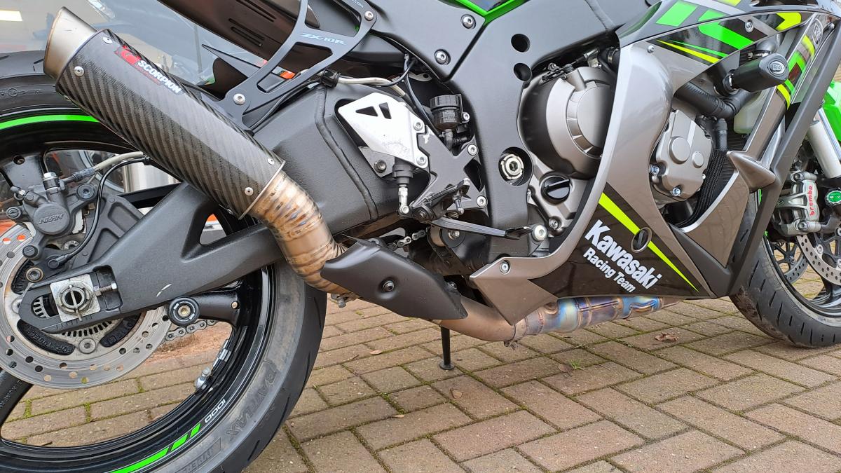 
								Kawasaki NINJA ZX10R full									