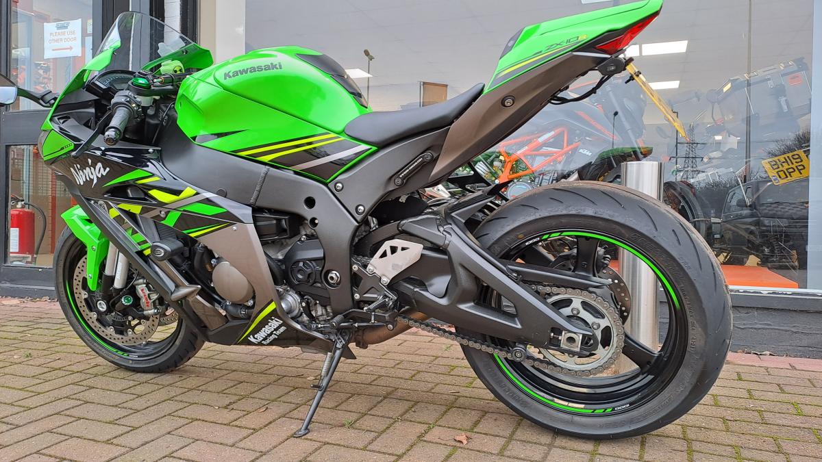 
								Kawasaki NINJA ZX10R full									