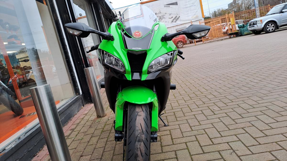 
								Kawasaki NINJA ZX10R full									