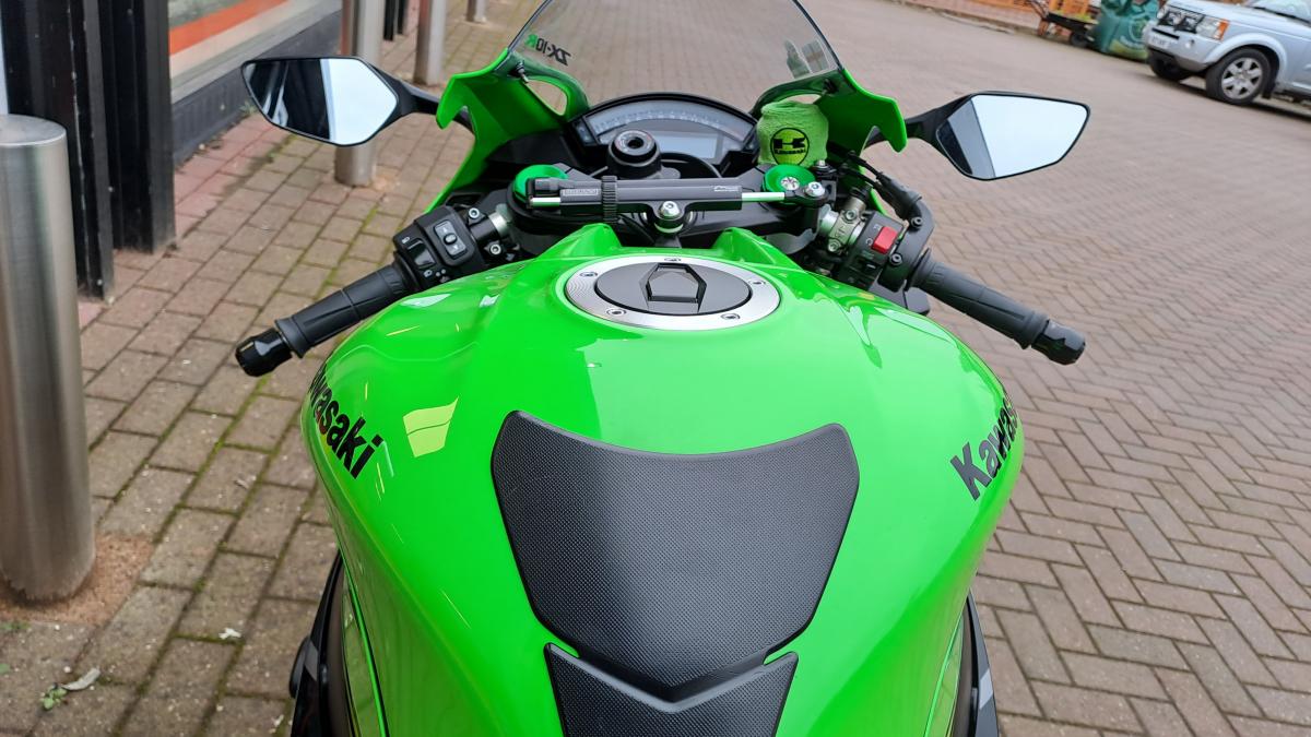 
								Kawasaki NINJA ZX10R full									