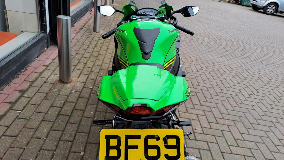 
								Kawasaki NINJA ZX10R full									