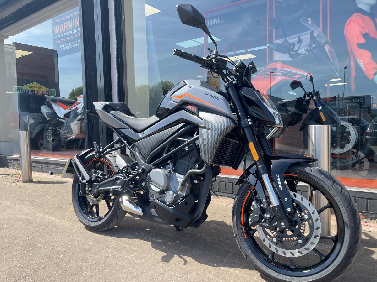 CF MOTO NEBULA BLACK full