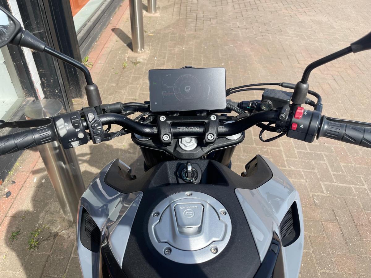 CF MOTO NEBULA BLACK full