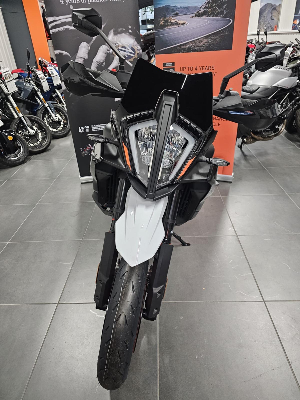 
								KTM 890 SMT full									