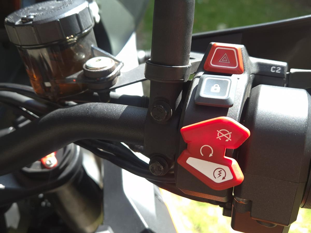 
								KTM 1290 SUPER ADVENTURE S full									