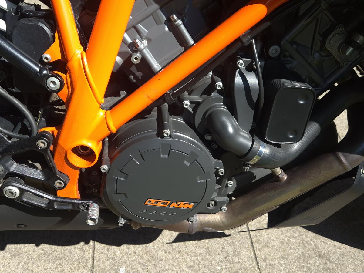 
								KTM 1290 SUPERDUKE GT ABS full									
