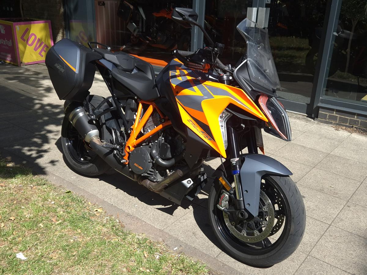 
								KTM 1290 SUPERDUKE GT ABS full									