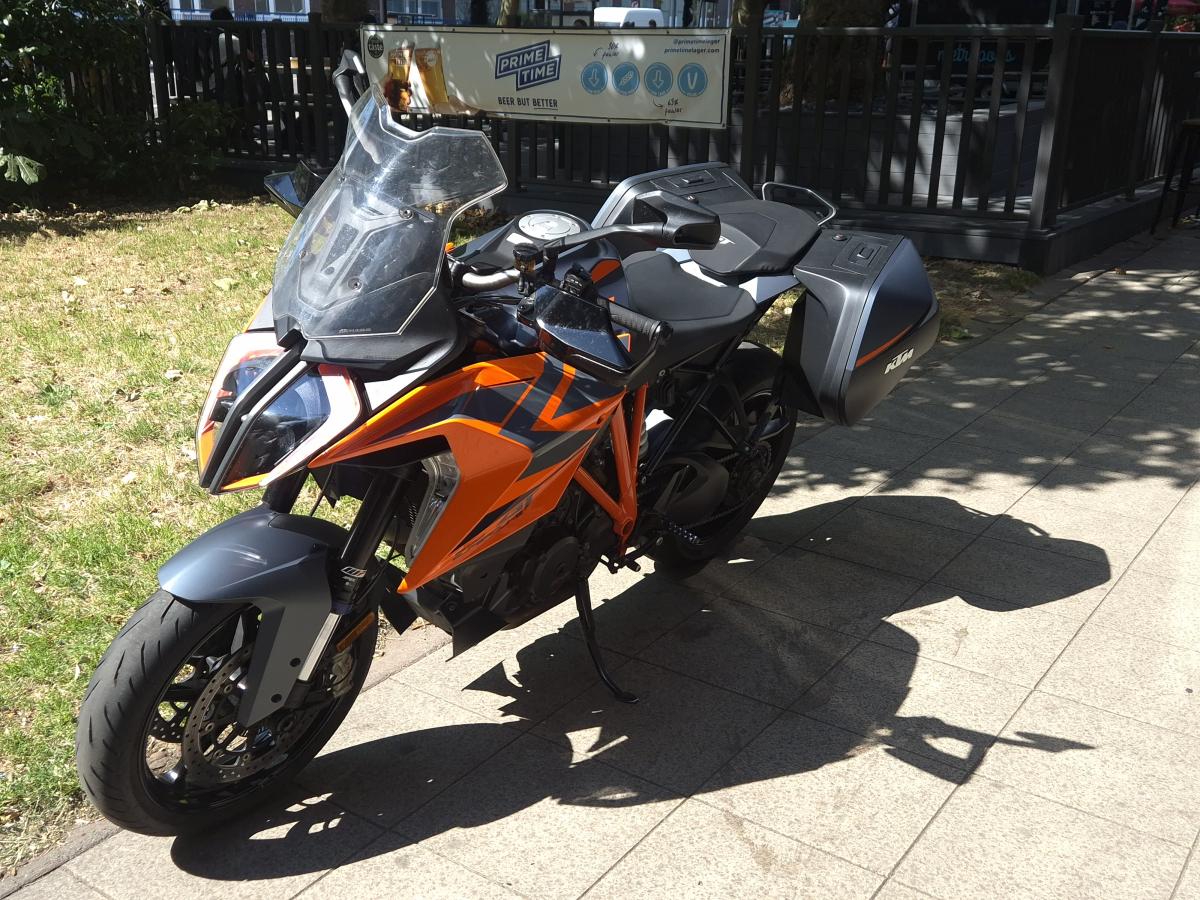 
								KTM 1290 SUPERDUKE GT ABS full									