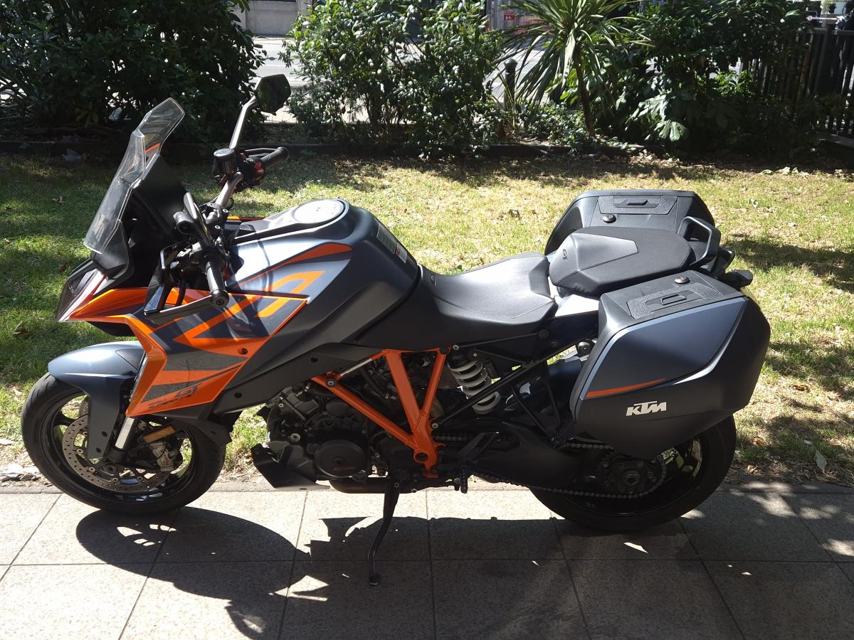 
								KTM 1290 SUPERDUKE GT ABS full									