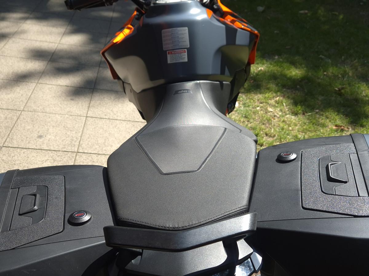 
								KTM 1290 SUPERDUKE GT ABS full									