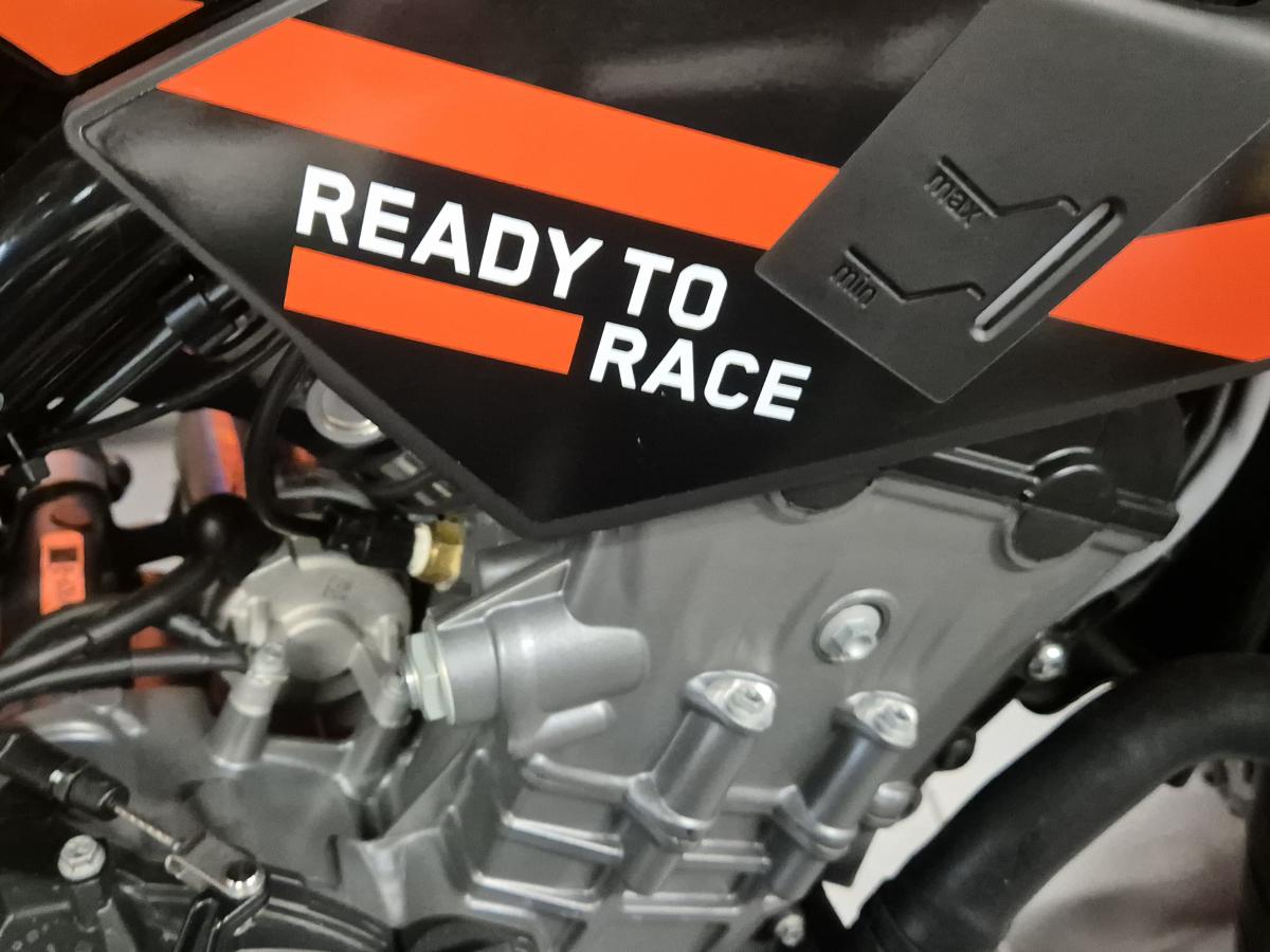 
								KTM 890 DUKE GP full									