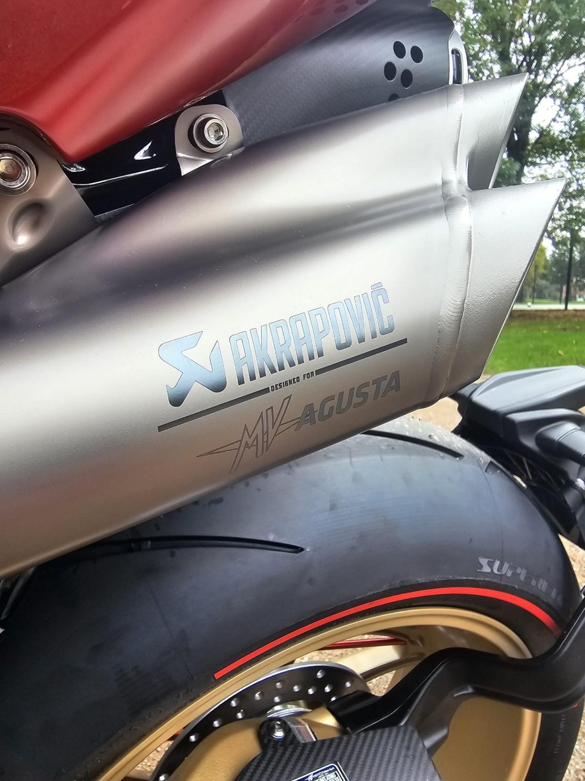 
								MV AGUSTA Superveloce 1000 Serie Oro full									