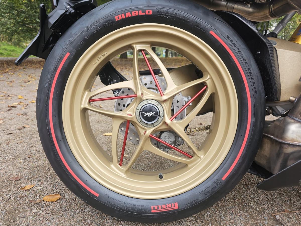 
								MV AGUSTA Superveloce 1000 Serie Oro full									