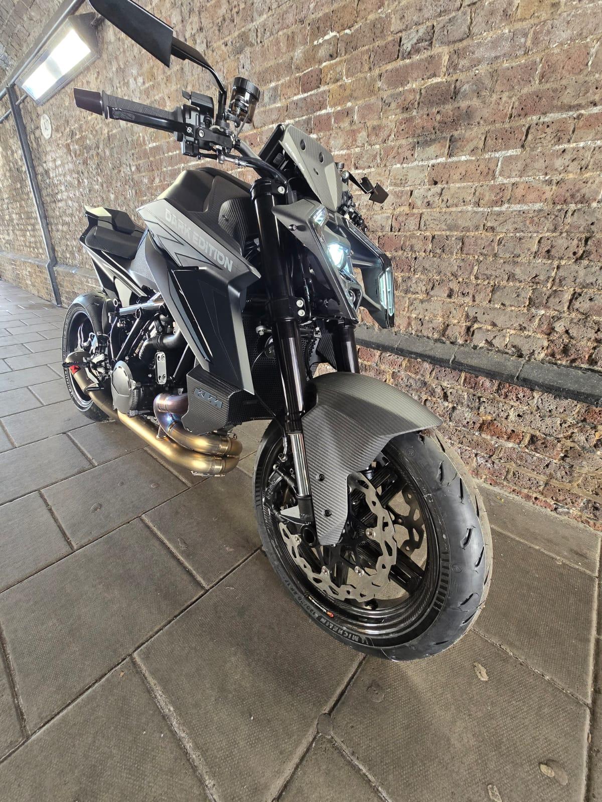 
								KTM 1390 Superduke R Evo full									