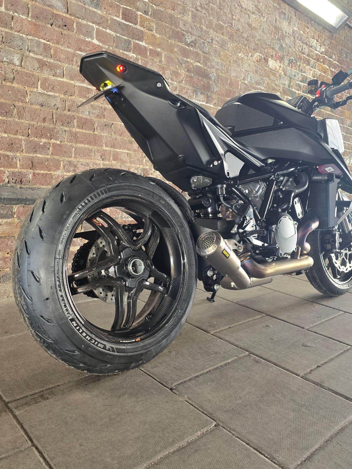 
								KTM 1390 Superduke R Evo full									