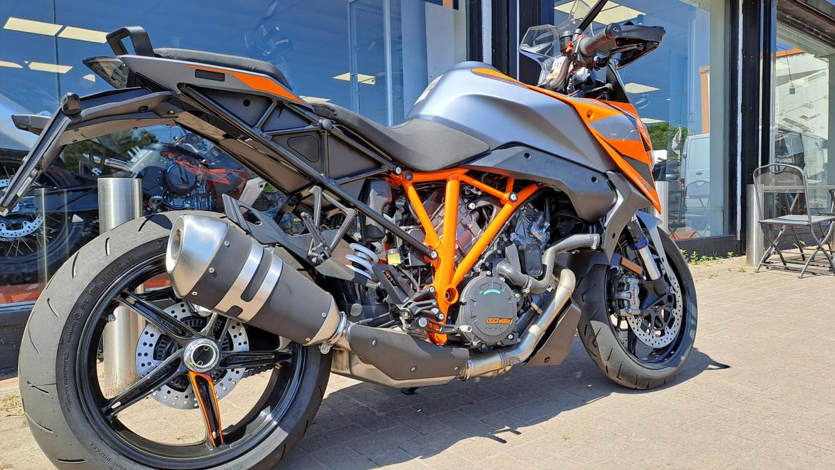 
								KTM 1290 SUPERDUKE GT ABS full									