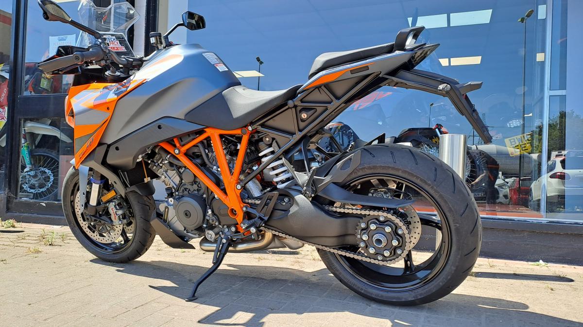 
								KTM 1290 SUPERDUKE GT ABS full									