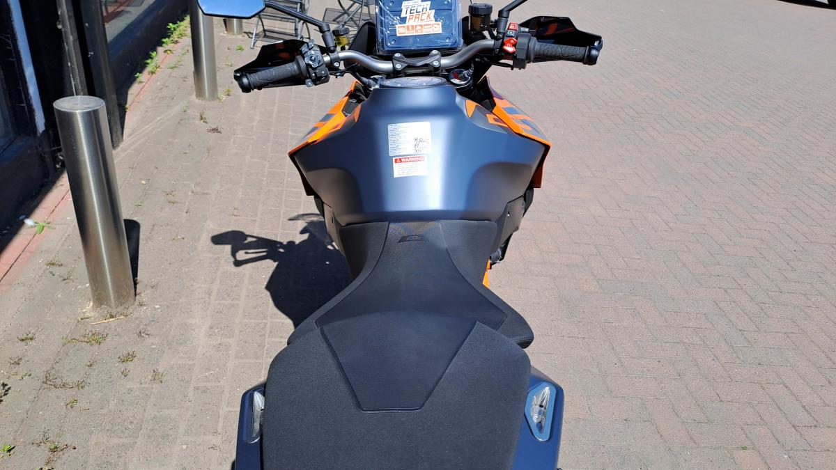 
								KTM 1290 SUPERDUKE GT ABS full									