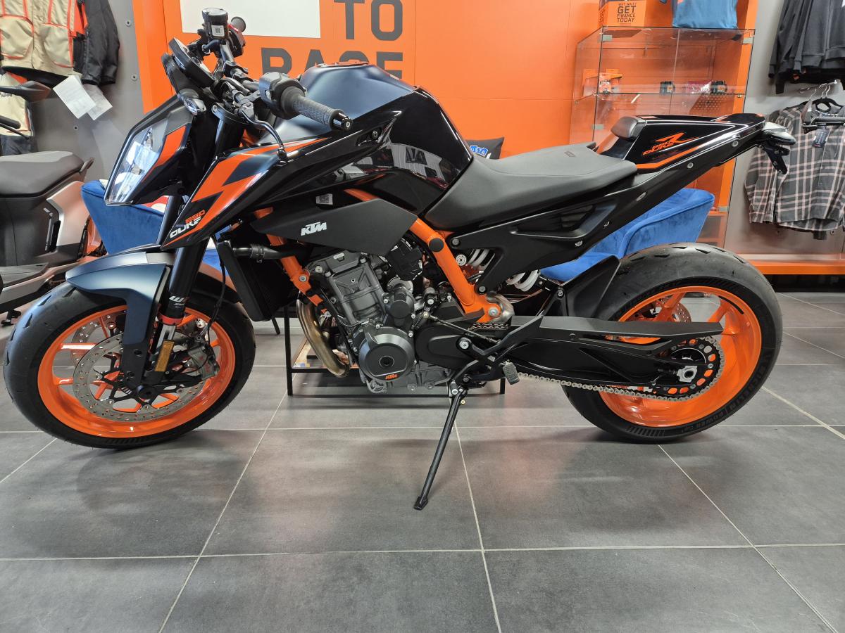 
								KTM 890 DUKE R full									