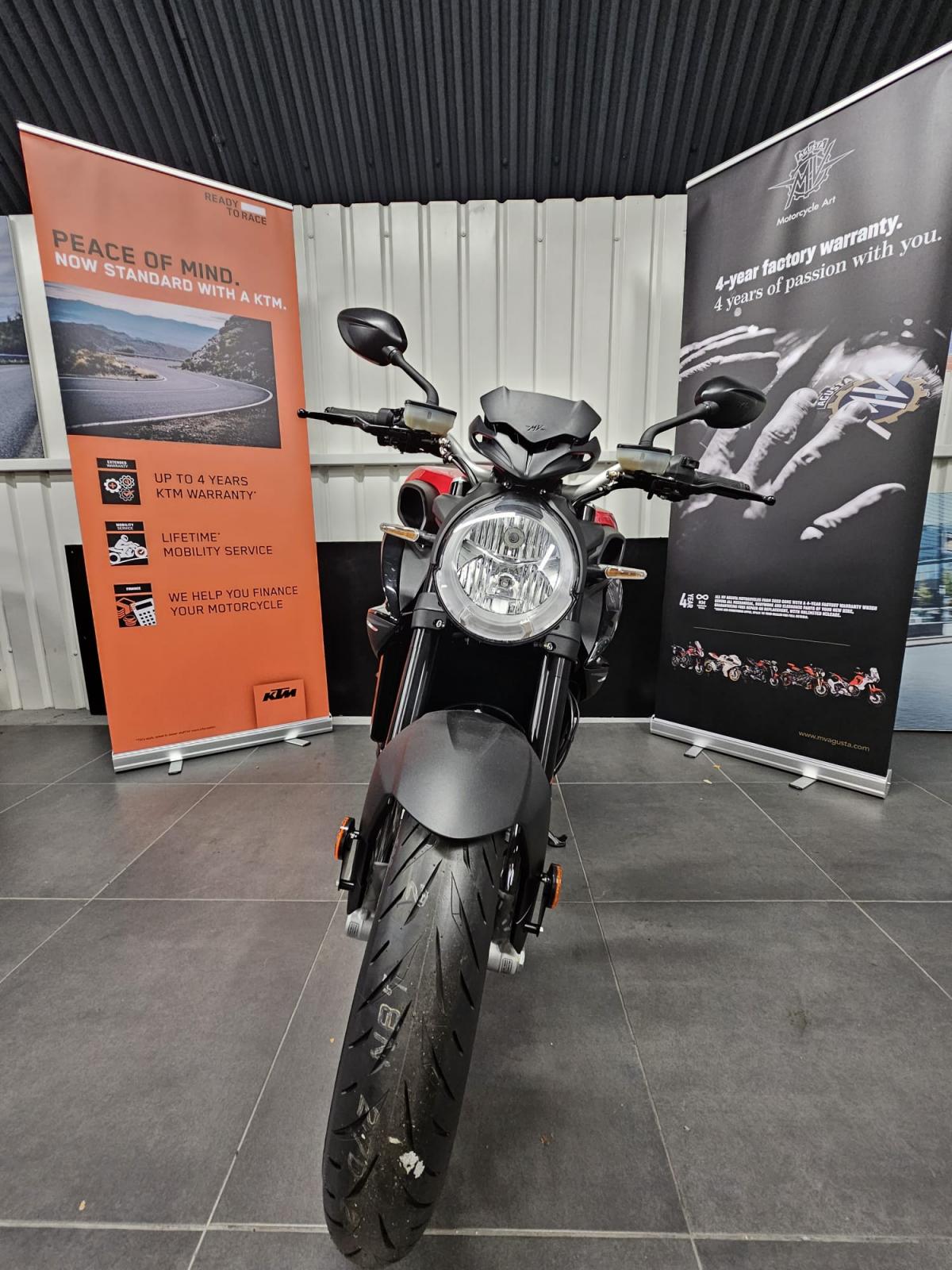 
								MV AGUSTA Brutale 800 R full									