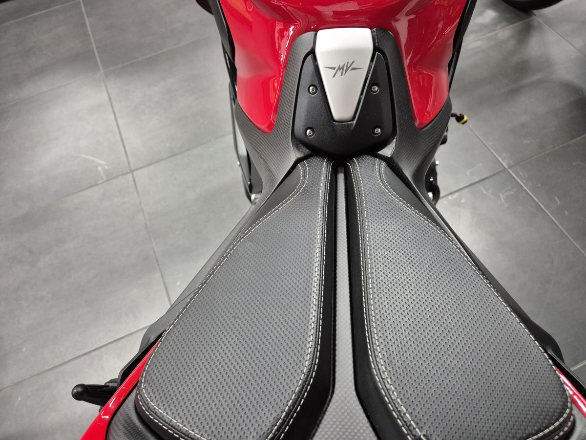 
								MV AGUSTA BRUTALE 1000RR full									