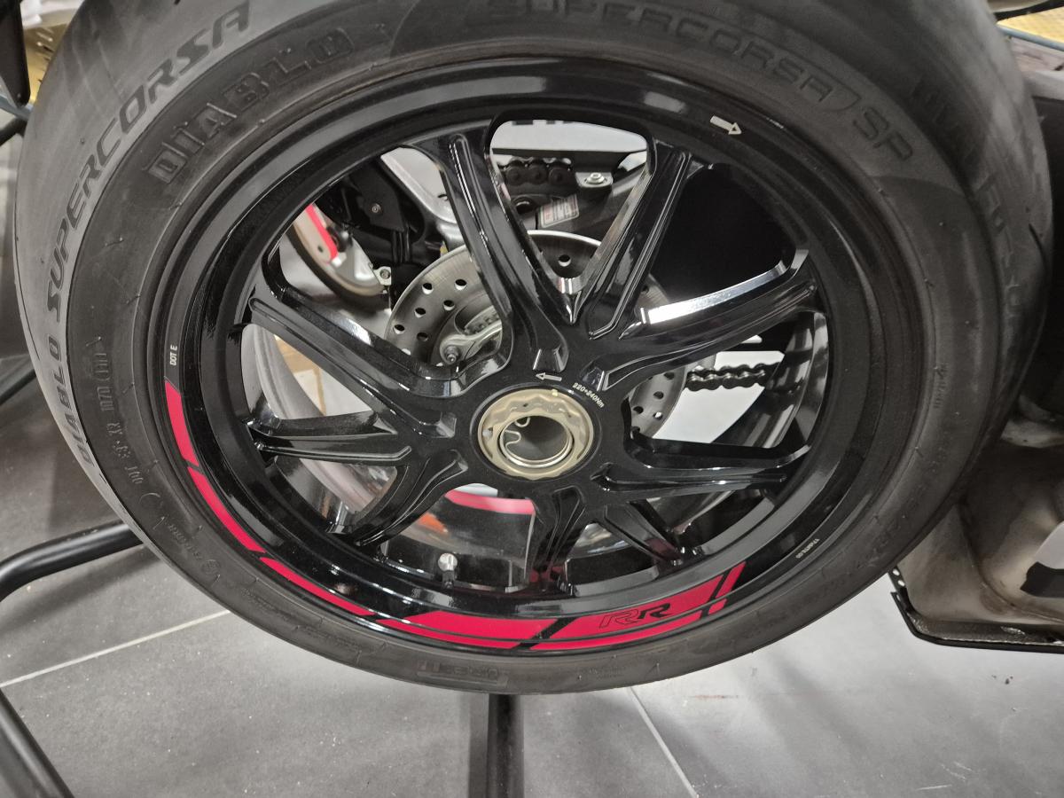 
								MV AGUSTA BRUTALE 1000RR full									