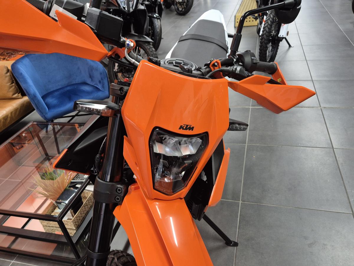 
								KTM 390 Enduro R full									