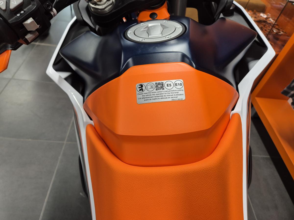 
								KTM 890 ADVENTURE R full									