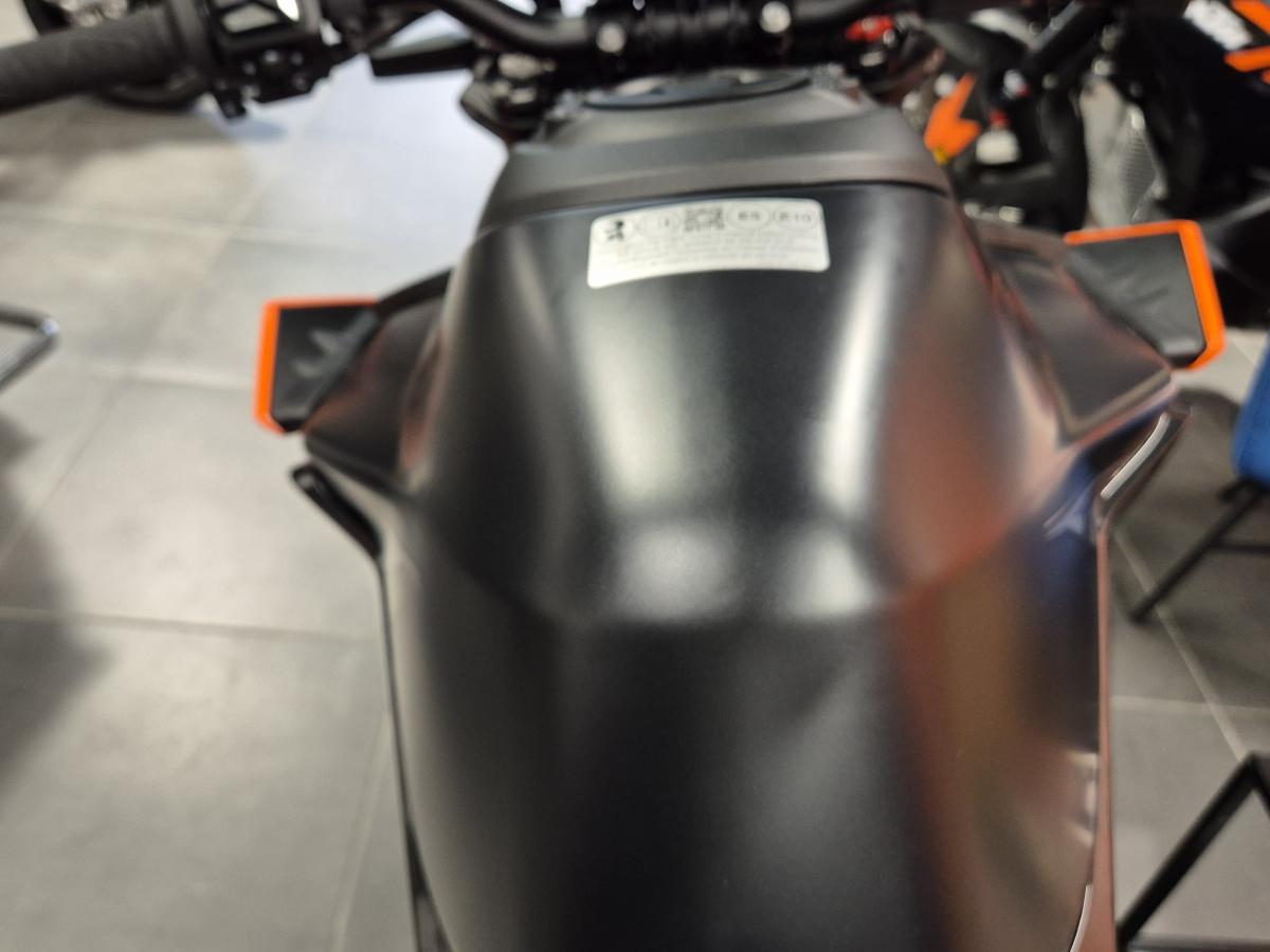 
								KTM 990 DUKE full									