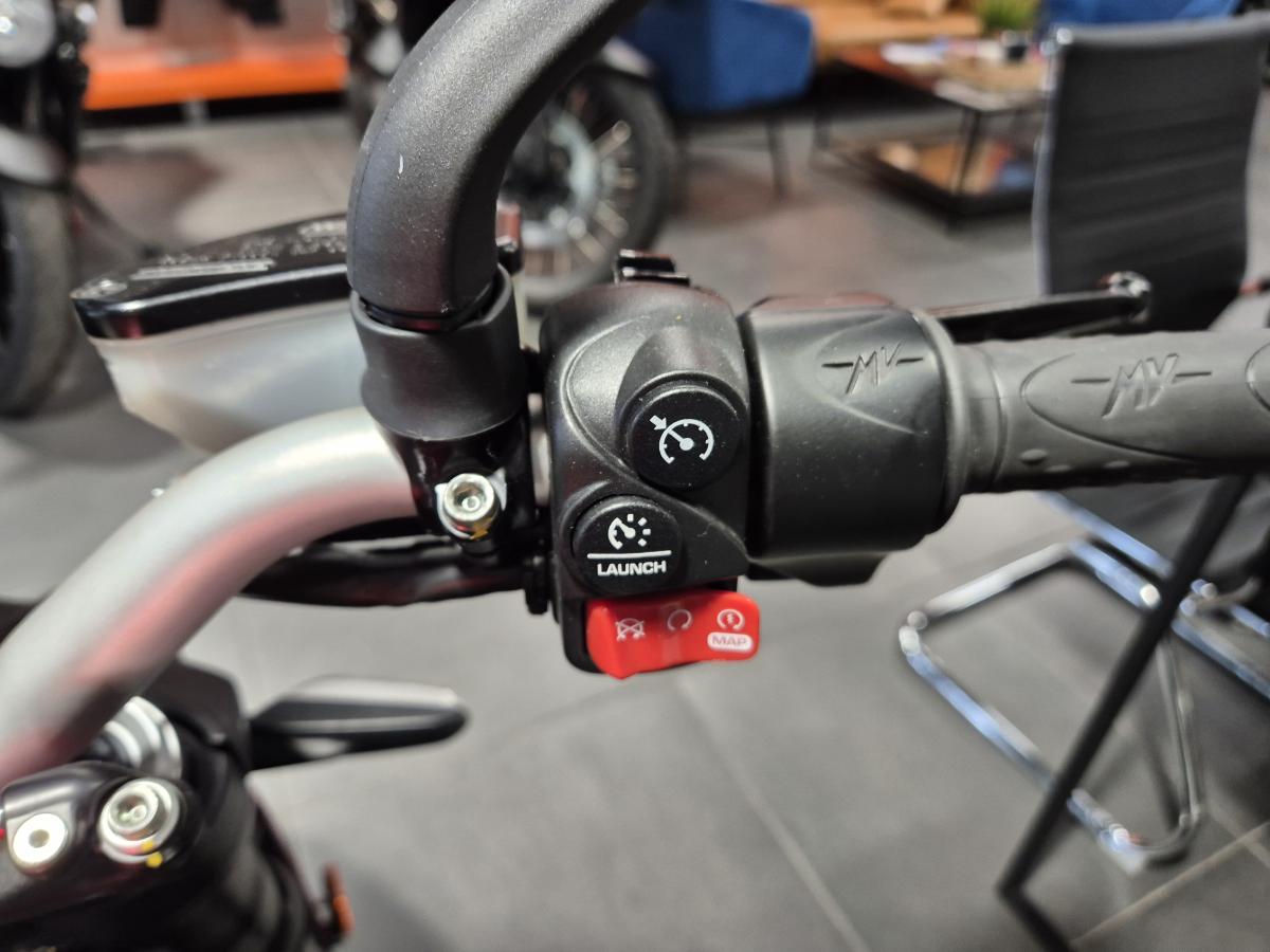 
								MV AGUSTA BRUTALE 800 RR full									