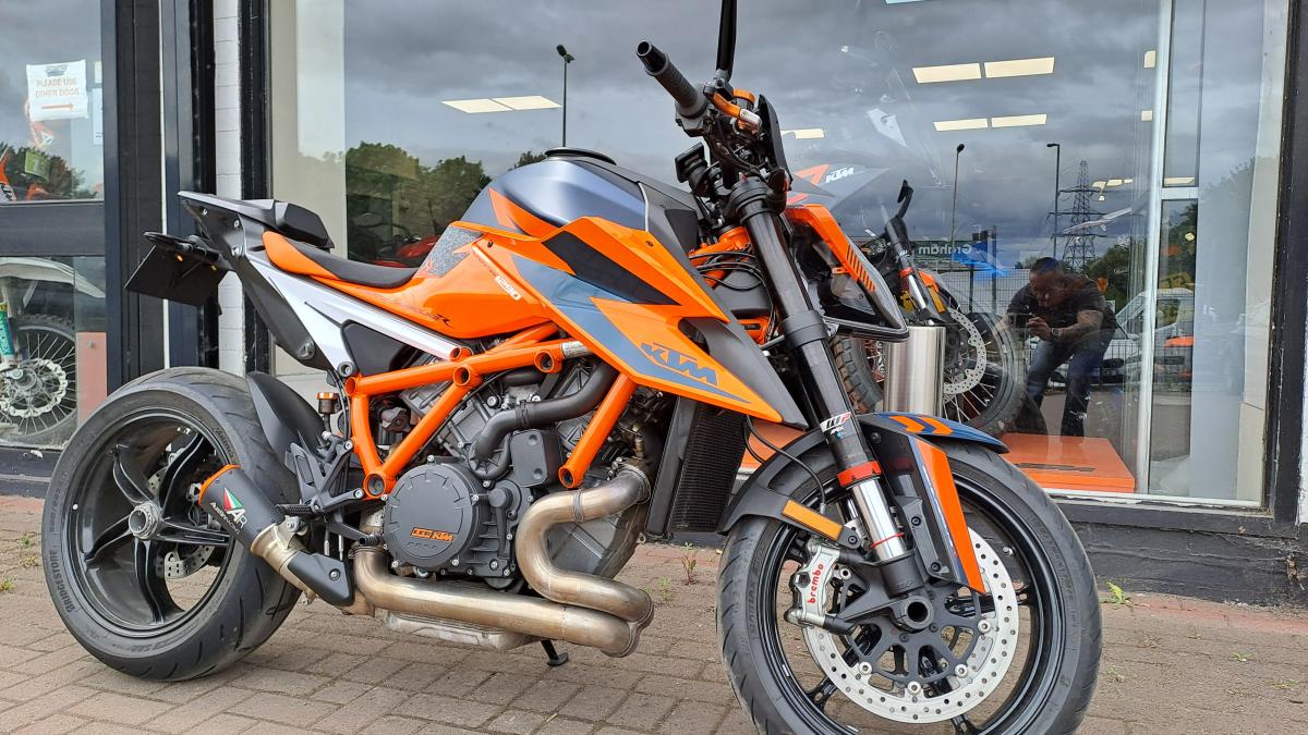 KTM 1290 SUPERDUKE R 20