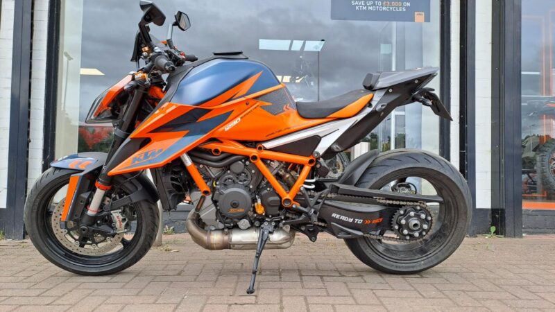 KTM 1290 SUPERDUKE R 20