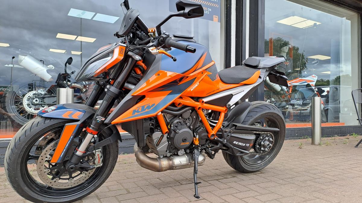 KTM 1290 SUPERDUKE R 20