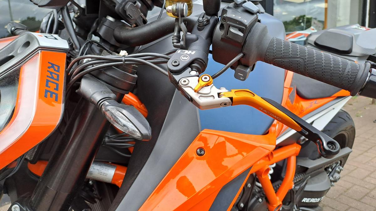 
								KTM 1290 SUPERDUKE R 20 full									