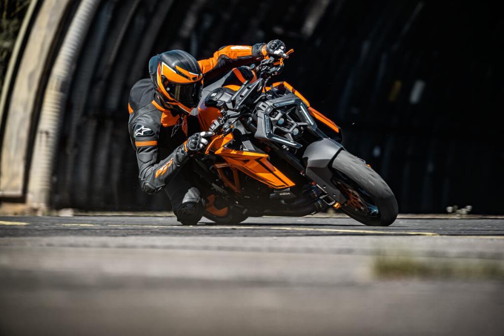 
								KTM 1390 Superduke R Evo full									