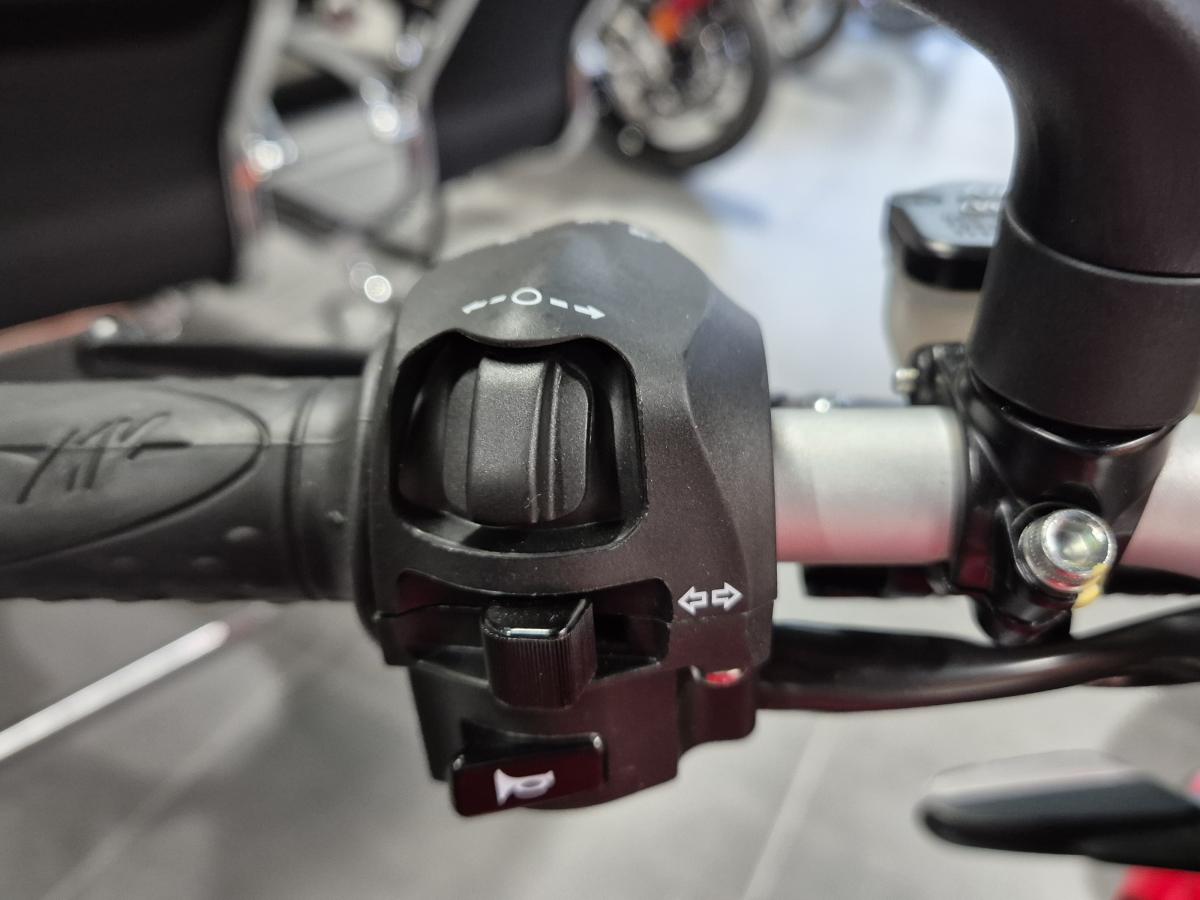 
								MV AGUSTA BRUTALE RR Ottantesimo full									