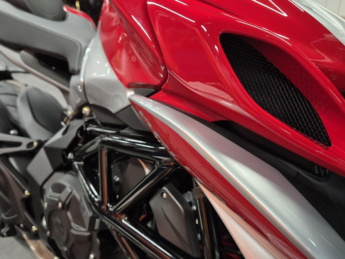 
								MV AGUSTA BRUTALE RR Ottantesimo full									