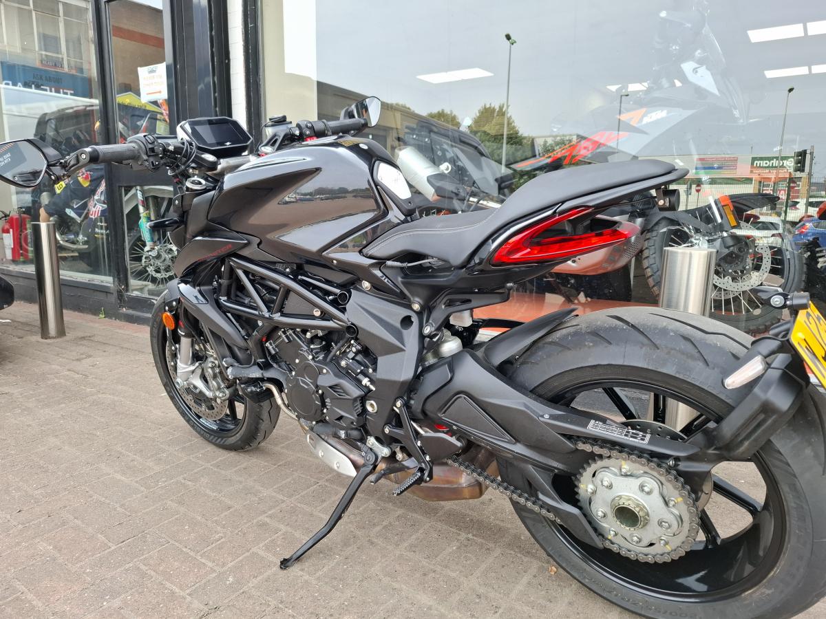 
								MV AGUSTA DRAGSTER R full									