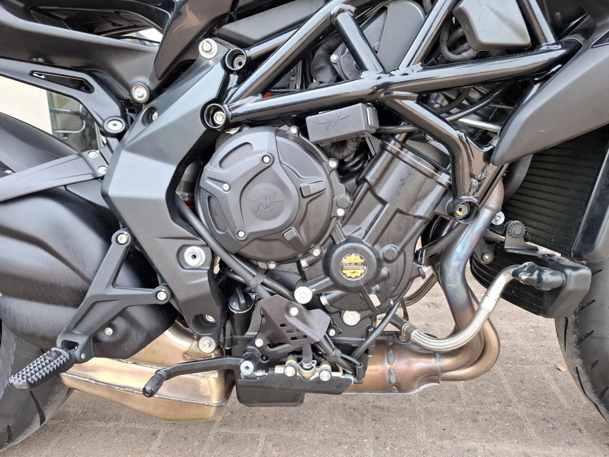 
								MV AGUSTA DRAGSTER R full									