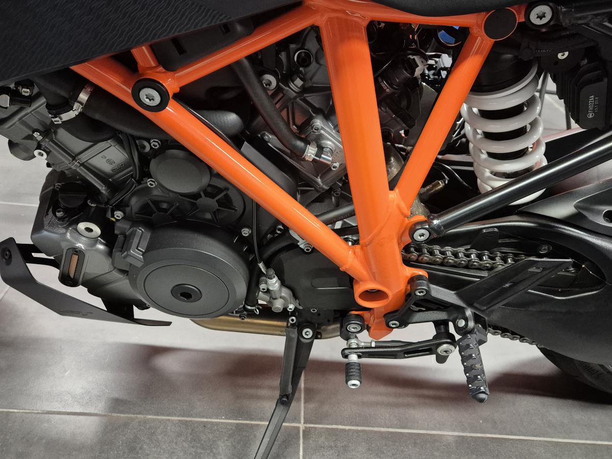 
								KTM KTM 1290 SUPERDUKE GT 24 full									
