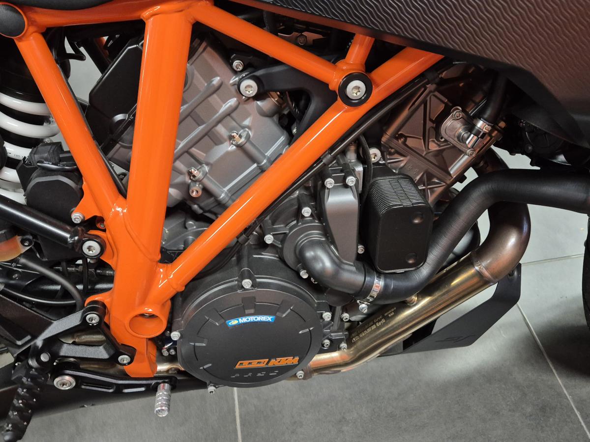 
								KTM KTM 1290 SUPERDUKE GT 24 full									